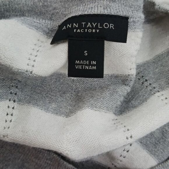 Ann Taylor Sweater Gray White Striped Fitted Knit 3/4 Sleeve Womens Size Small - Picture 5 of 6